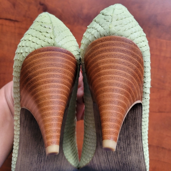 ZIGI Girl Green Snakeskin Leather Almond Toe Vintage Pump Heels Size 9 - Picture 3 of 10